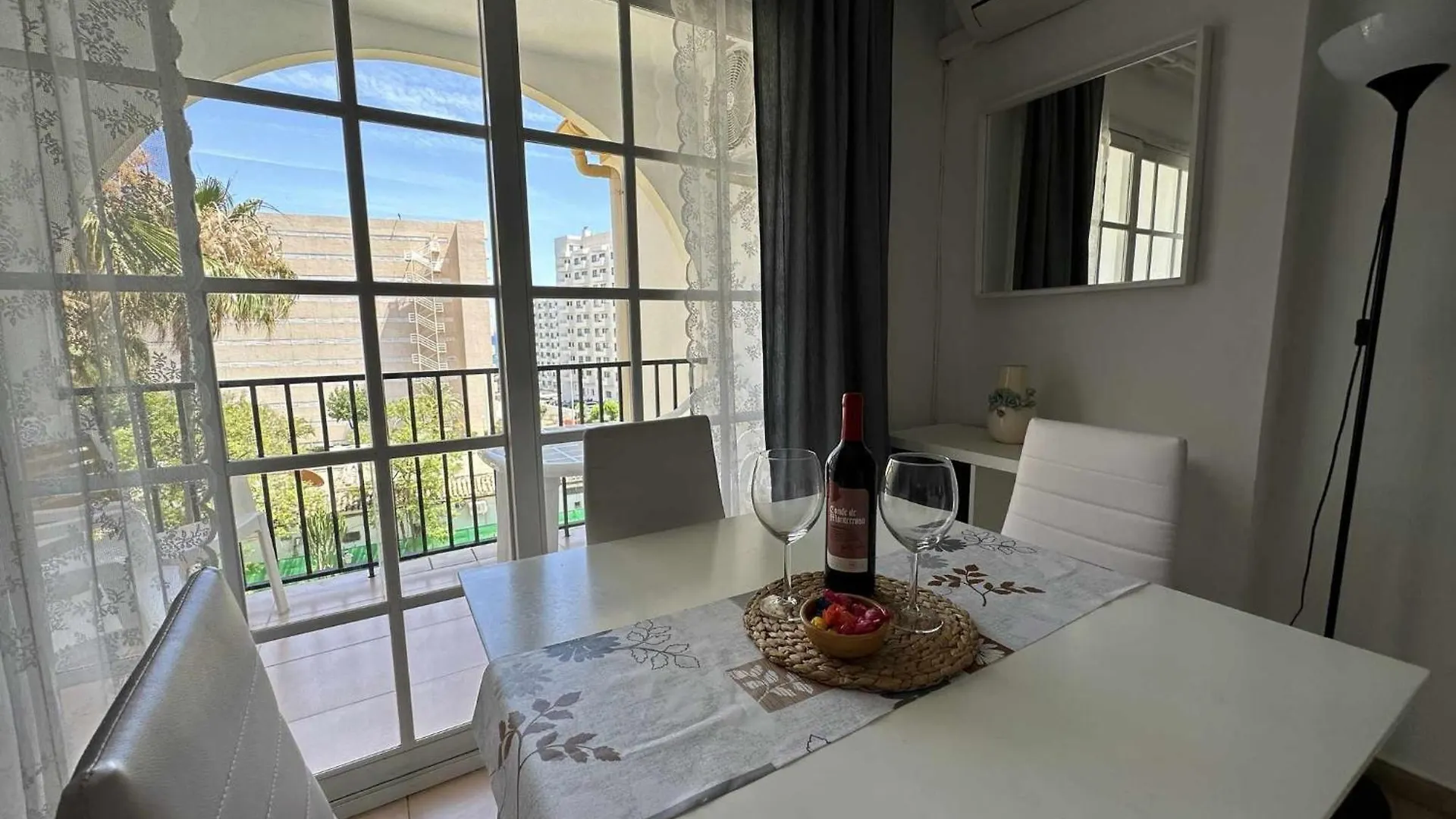 Apartamento La Carihuela A 2 Minutos De La Playa Torremolinos Spain